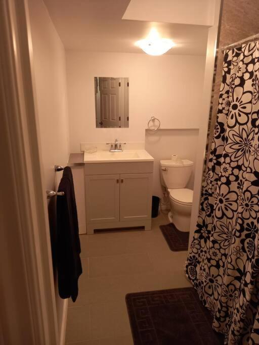 Adorable Private Suite In Ajax, Unique 2 Story ภายนอก รูปภาพ