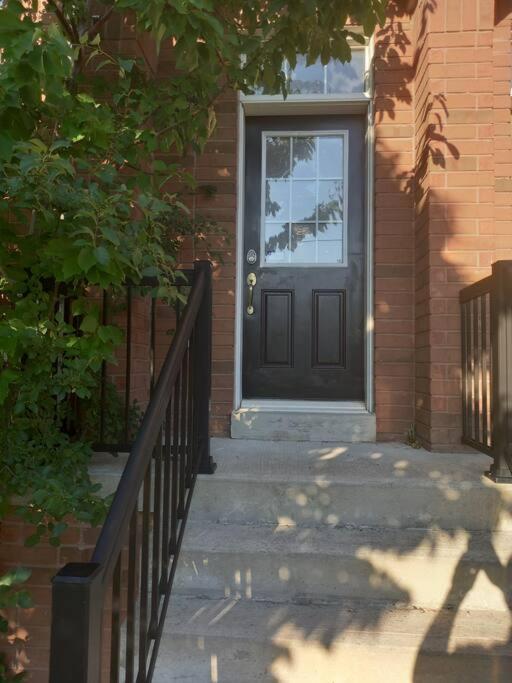 Adorable Private Suite In Ajax, Unique 2 Story ภายนอก รูปภาพ