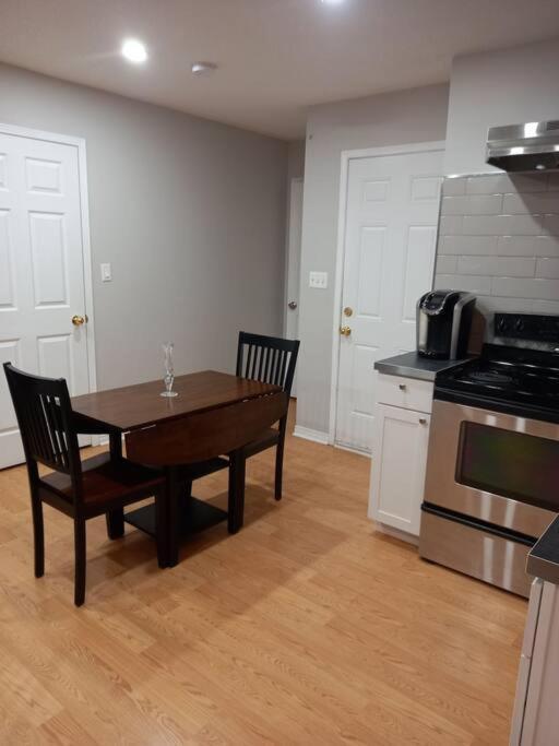 Adorable Private Suite In Ajax, Unique 2 Story ภายนอก รูปภาพ